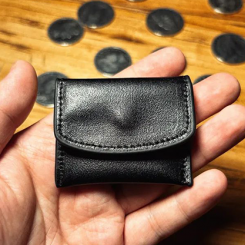 The Cowhide Coin Wallet (noir)
