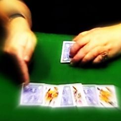 Les dames &agrave; travers la table